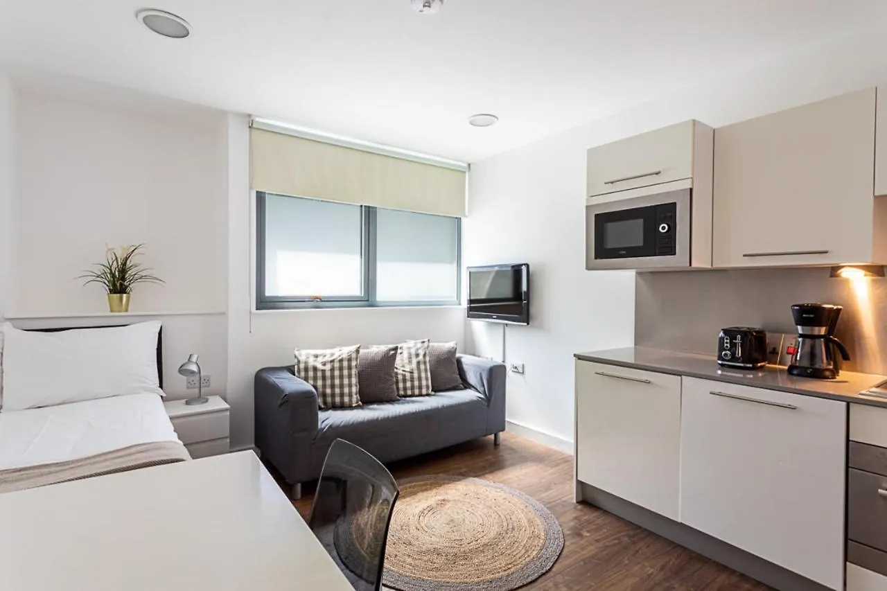 Chamber Street Apartment 1 London United Kingdom